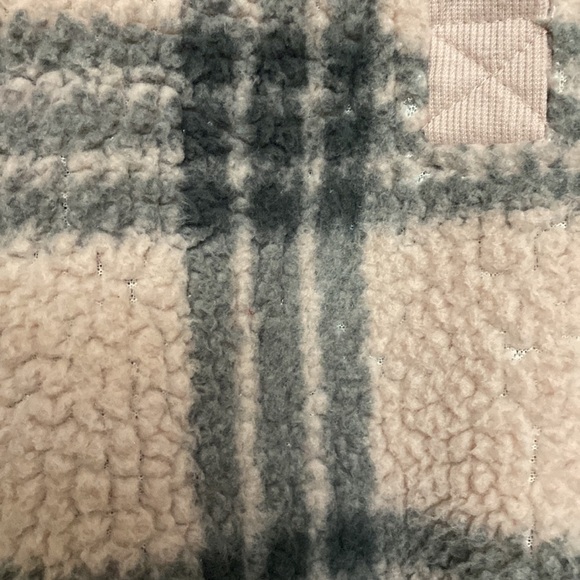 C & C California Pink and Gray Plaid Sherpa Pullover Small - Picture 4 of 6